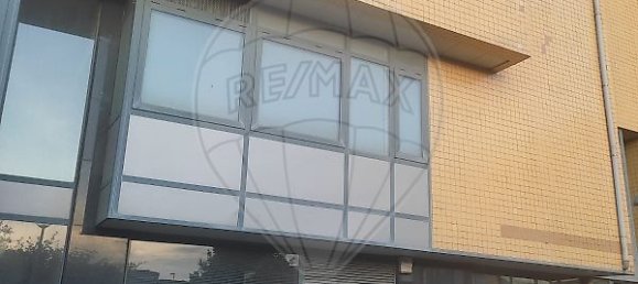 80m² Commercial property in Rio Tinto, Portugal No. 55179 2
