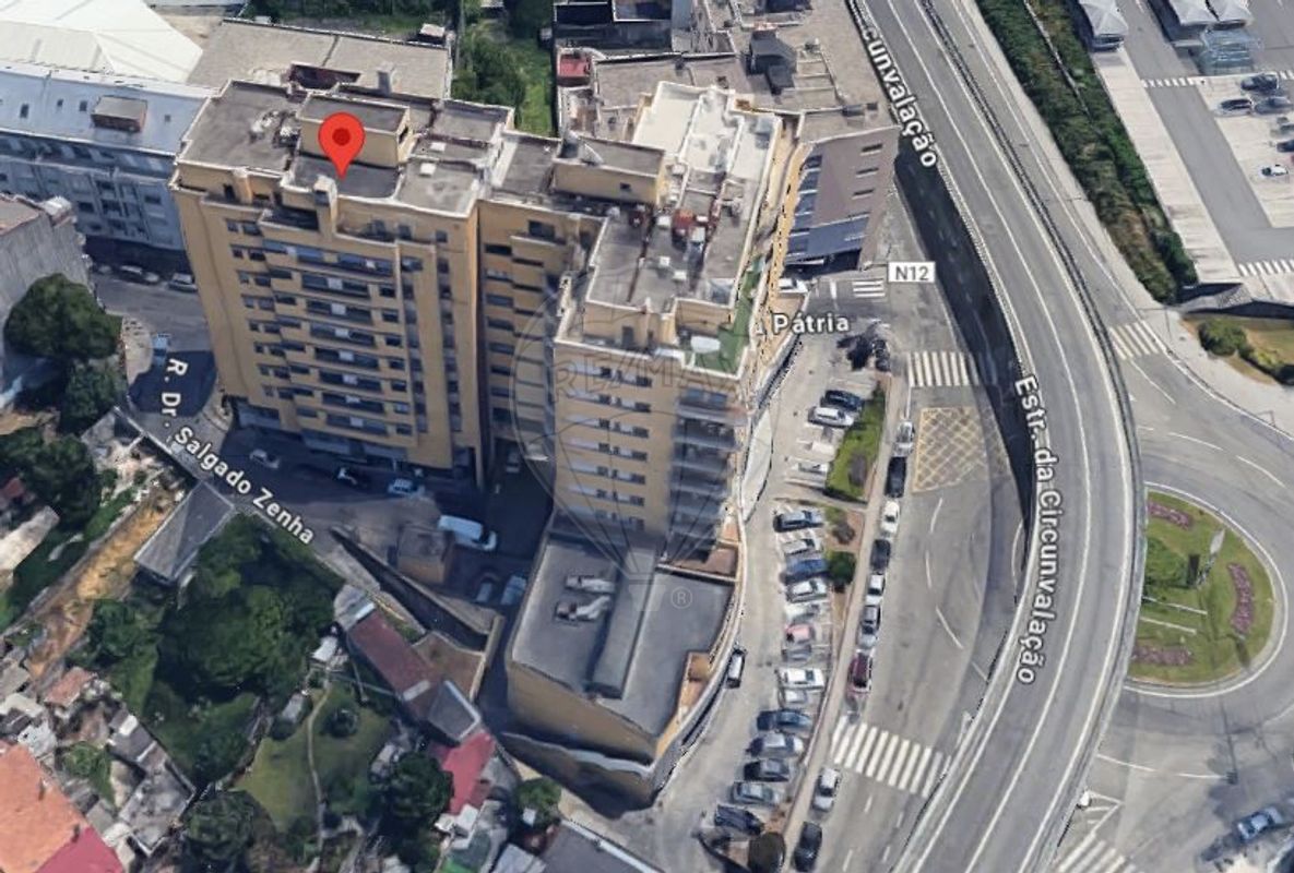 80m² Commercial property in Rio Tinto, Portugal No. 55179