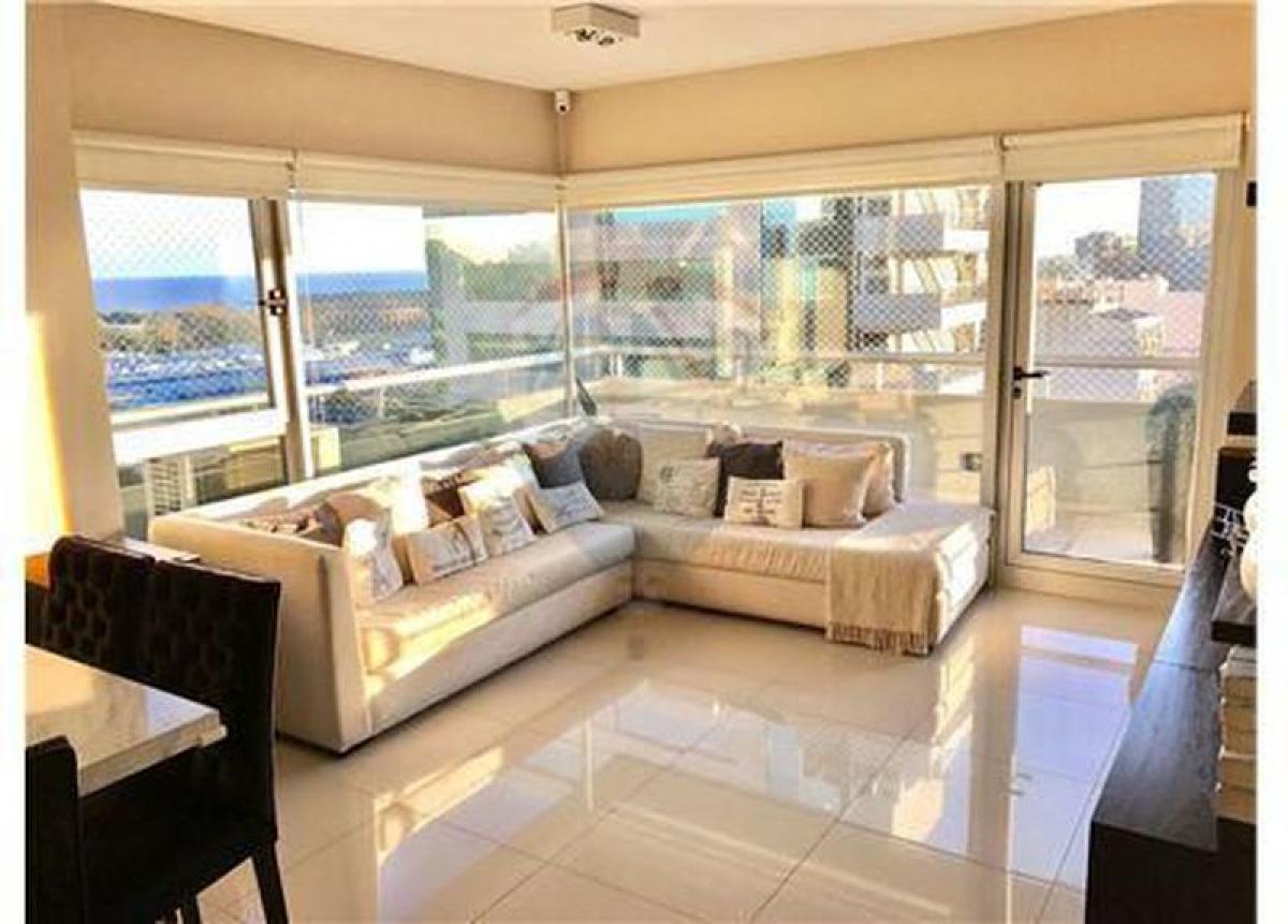 3 bedrooms Apartment in Vicente Lopez, Argentina No. 5517