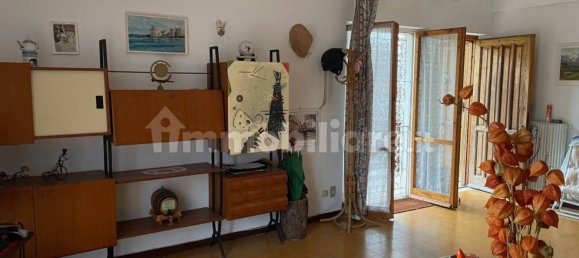 Apartamento de 3 dormitorios en Urbe, Italy No. 36599 10