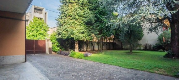 Casa de 5 dormitorios en Lissone, Italy No. 361188 4