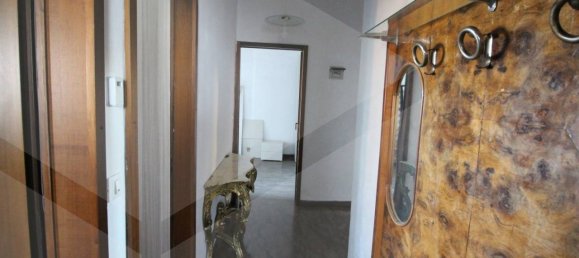 5 rooms Apartment in Bologna, Italy No. 27488 3