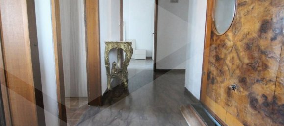 5 rooms Apartment in Bologna, Italy No. 27488 4