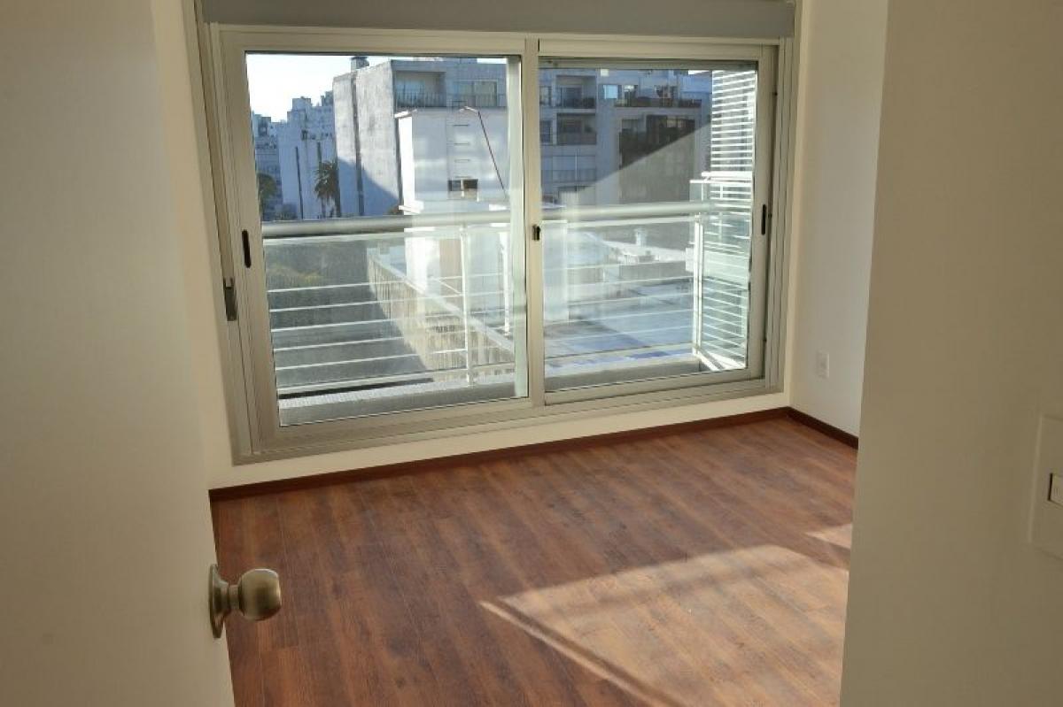 Apartamento de 2 dormitorios en Montevideo, Uruguay No. 2963