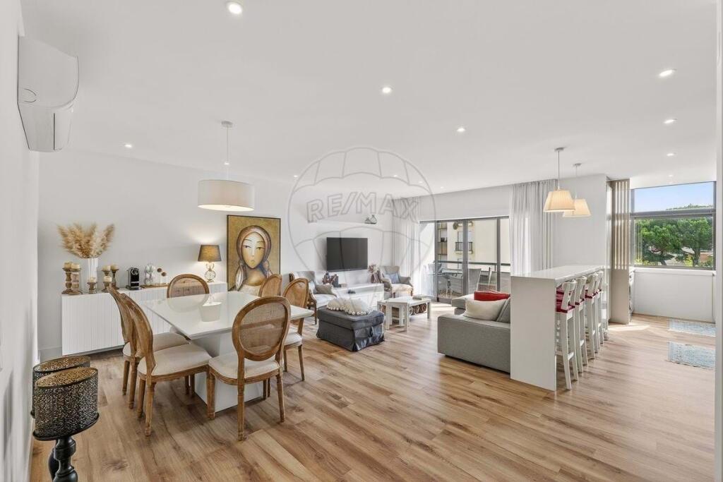 3 bedrooms Apartment in Cascais, Portugal No. 336639