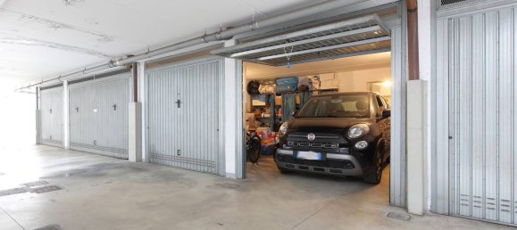 4-salle Appartement à Parabiago, Italy No. 93526 33