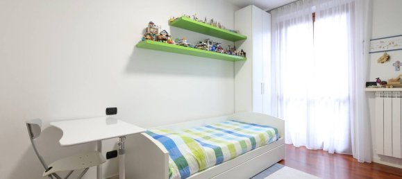 4-salle Appartement à Parabiago, Italy No. 93526 17