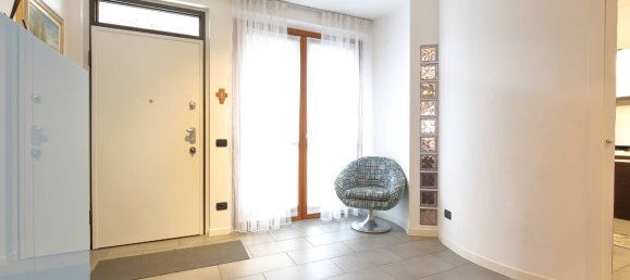 4-salle Appartement à Parabiago, Italy No. 93526 6