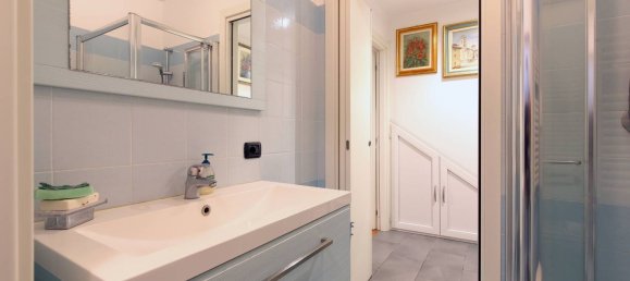 4-salle Appartement à Parabiago, Italy No. 93526 31