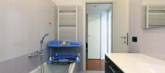 4-salle Appartement à Parabiago, Italy No. 93526 24