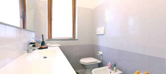 4-salle Appartement à Parabiago, Italy No. 93526 22