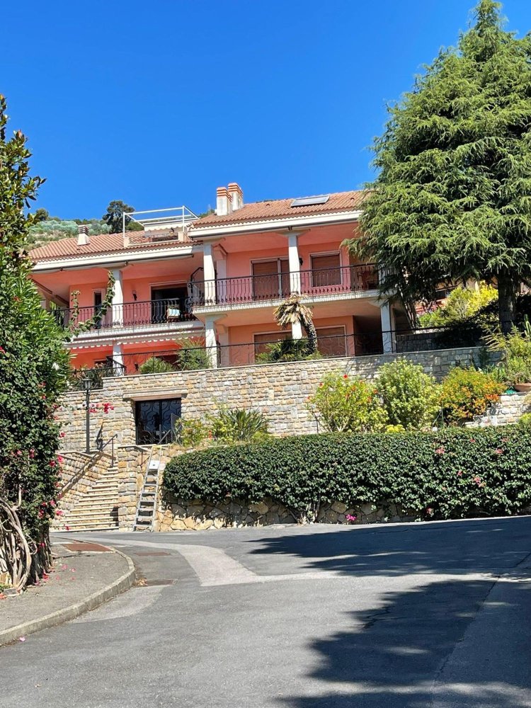 Квартира с 3 спальнями в Оспедалетти, Италия № 374604