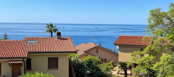 Квартира с 3 спальнями в Оспедалетти, Италия № 374604 16