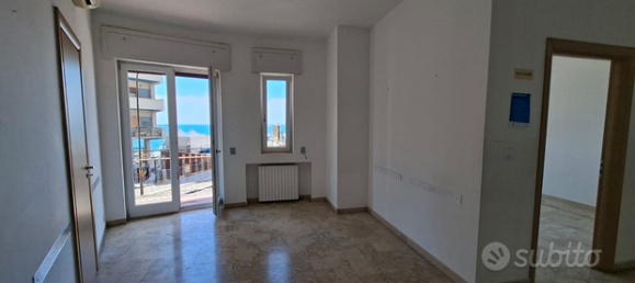 Квартира с 6 комнатами в Таранто, Италия № 267769 4