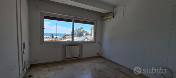 Квартира с 6 комнатами в Таранто, Италия № 267769 3