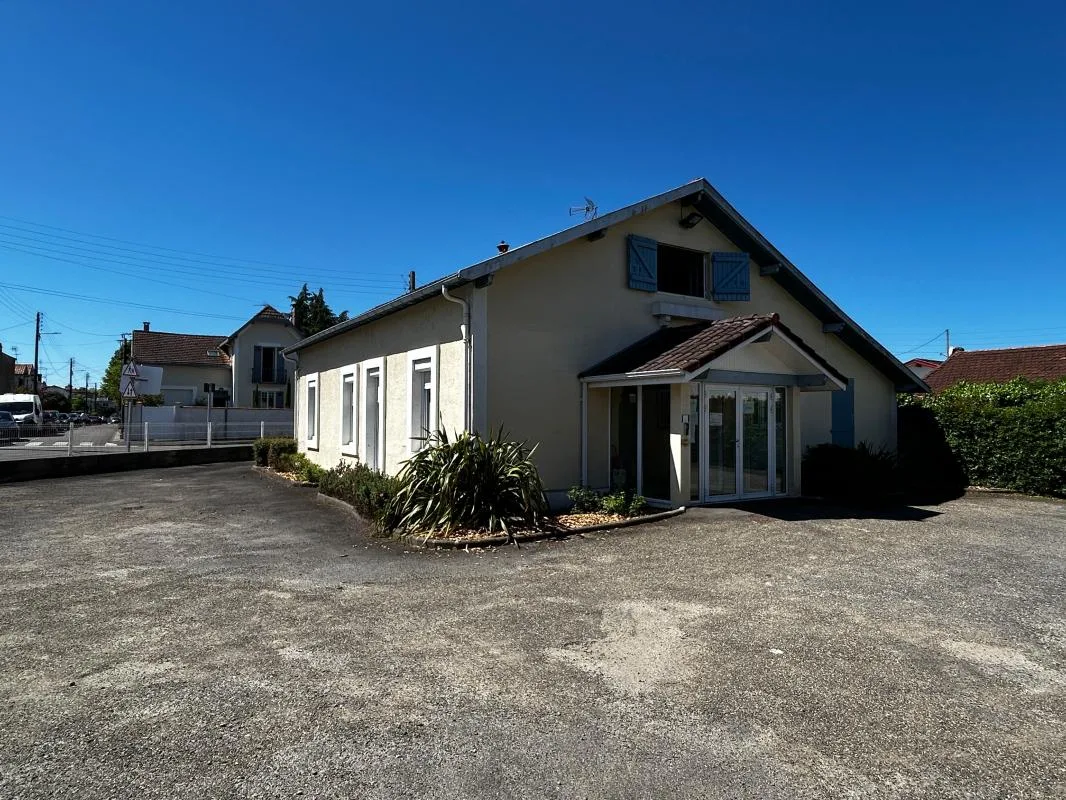  عقار تجاري في Mont-de-Marsan, France 140متر مربع رقم 352751