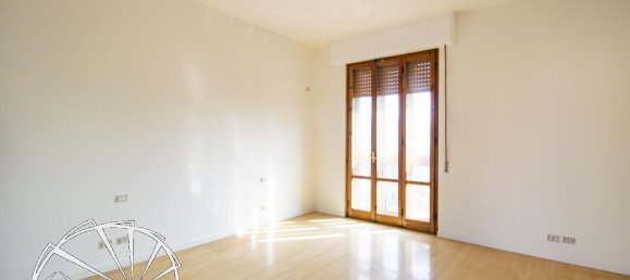 Apartamento de 4 divisões em Prato, Italy N.º 24530 2