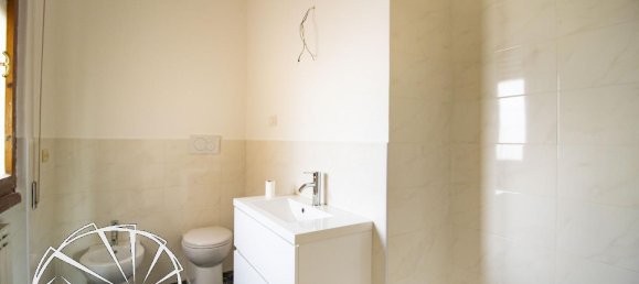 Apartamento de 4 divisões em Prato, Italy N.º 24530 7