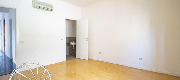 Apartamento de 4 divisões em Prato, Italy N.º 24530 15