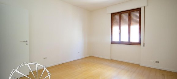 Apartamento de 4 divisões em Prato, Italy N.º 24530 5