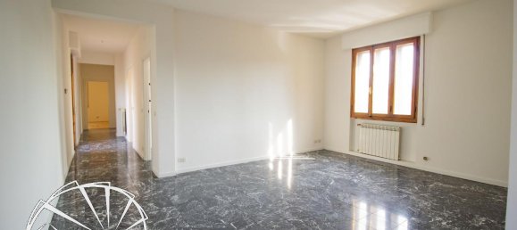 Apartamento de 4 divisões em Prato, Italy N.º 24530 13