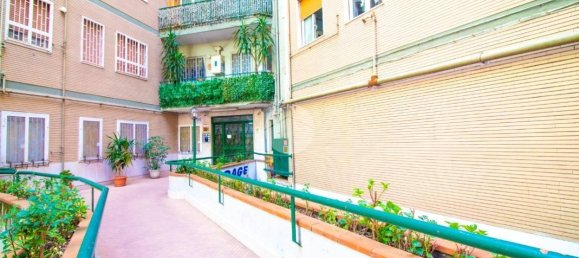 2 Schlafzimmer Wohnung in Naples, Italy, Nr. 31588 3