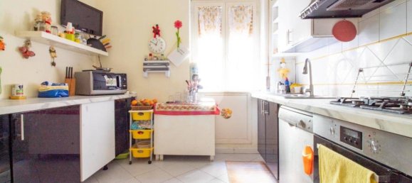 2 Schlafzimmer Wohnung in Naples, Italy, Nr. 31588 10