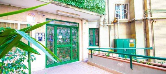 2 Schlafzimmer Wohnung in Naples, Italy, Nr. 31588 2