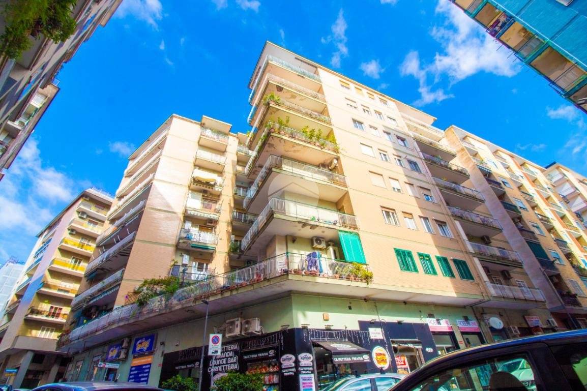 2 Schlafzimmer Wohnung in Naples, Italy, Nr. 31588