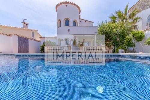 3 bedrooms Villa in Empuriabrava, Spain No. 180883