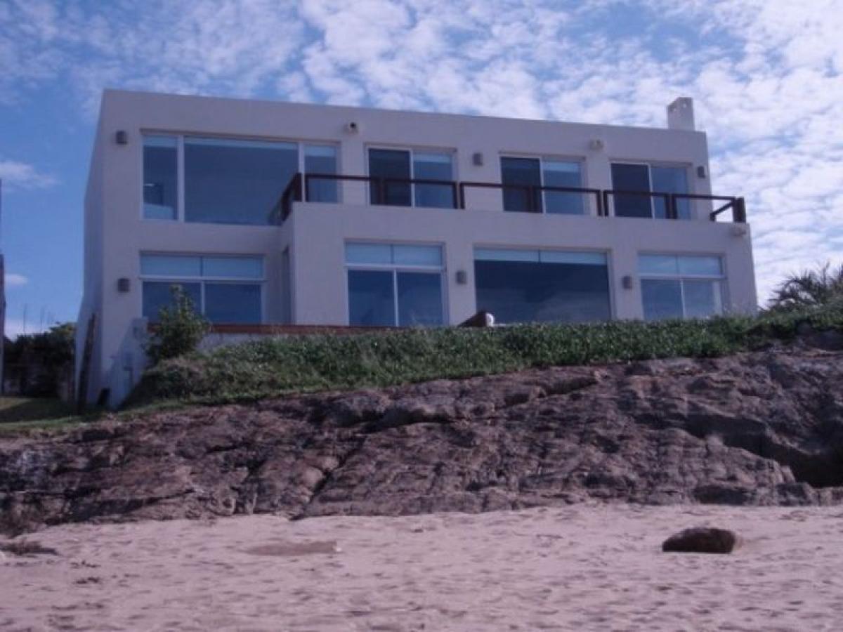5 bedrooms House in Maldonado, Uruguay No. 4395