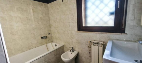 3 rooms Apartment in Rome, Italy No. 66081 20