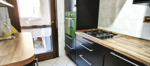 3 rooms Apartment in Rome, Italy No. 66081 6