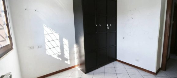 3 rooms Apartment in Rome, Italy No. 66081 17