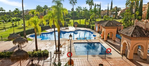 3 bedrooms Penthouse in Estepona, Spain No. 35378 2