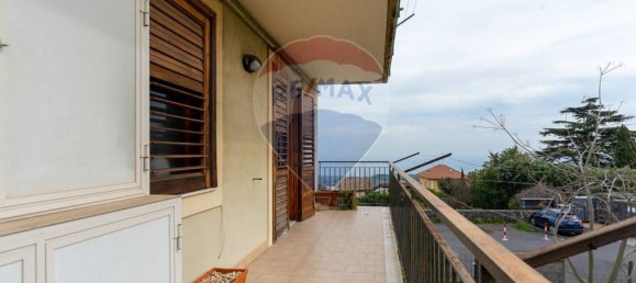 2 bedrooms Apartment in Valverde, Italy No. 73985 4