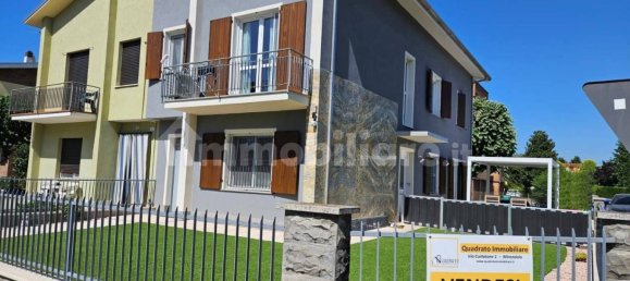 5 bedrooms Villa in Medolla, Italy No. 123148 3