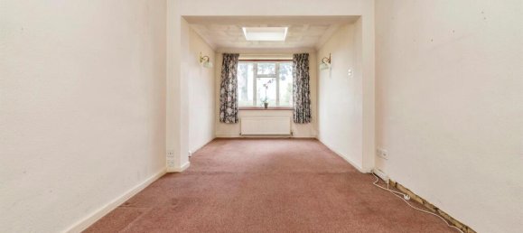 3 bedrooms House in Bushey, United Kingdom No. 6198 2