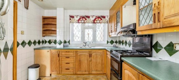 3 bedrooms House in Bushey, United Kingdom No. 6198 4