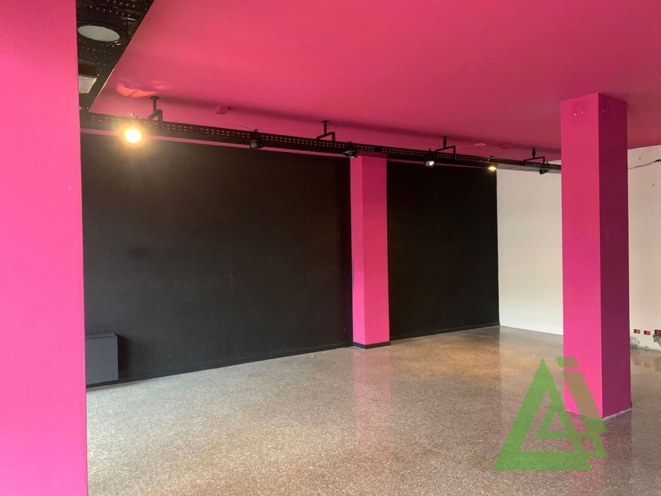 70m² Commercial property in Castelfranco Veneto, Italy No. 146044