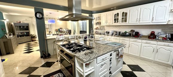 4 bedrooms House in Pannes, France No. 63726 2