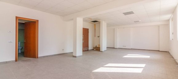 Propiedad comercial de 1 habitación en Lecco, Italy No. 317996 5