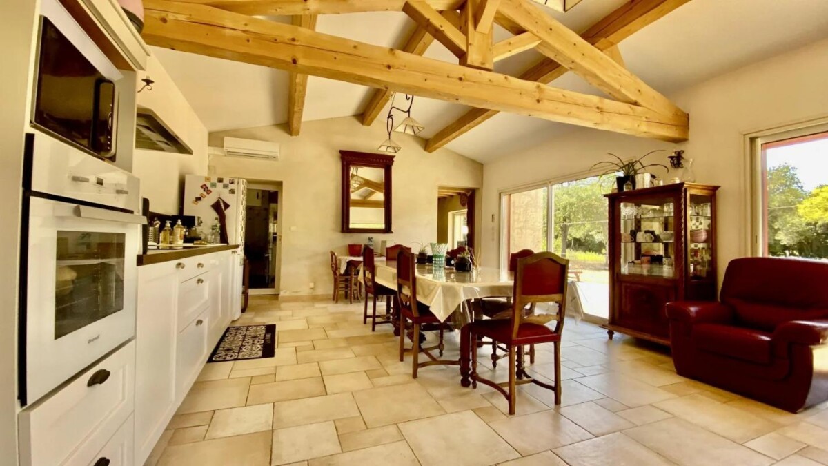 5 bedrooms Villa in Tarascon, France No. 349547