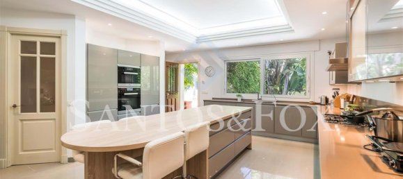 7 bedrooms Villa in Marbella, Spain No. 71839 3