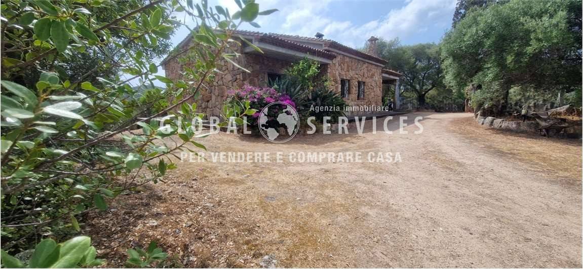 3 bedrooms Villa in Olbia, Italy No. 402454