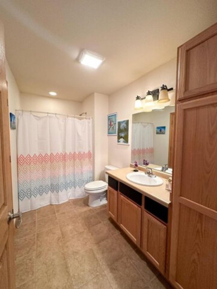 3 bedrooms House in Fall River, USA No. 402197