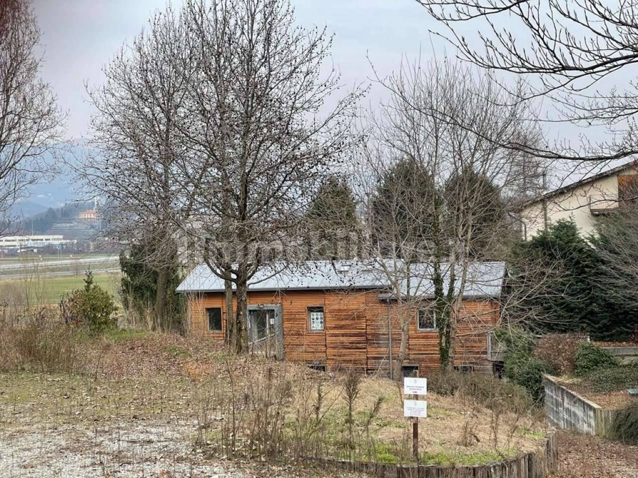 Gebäude in Luisago, Italy 305m², Nr. 74596