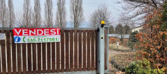 Gebäude in Luisago, Italy 305m², Nr. 74596 2