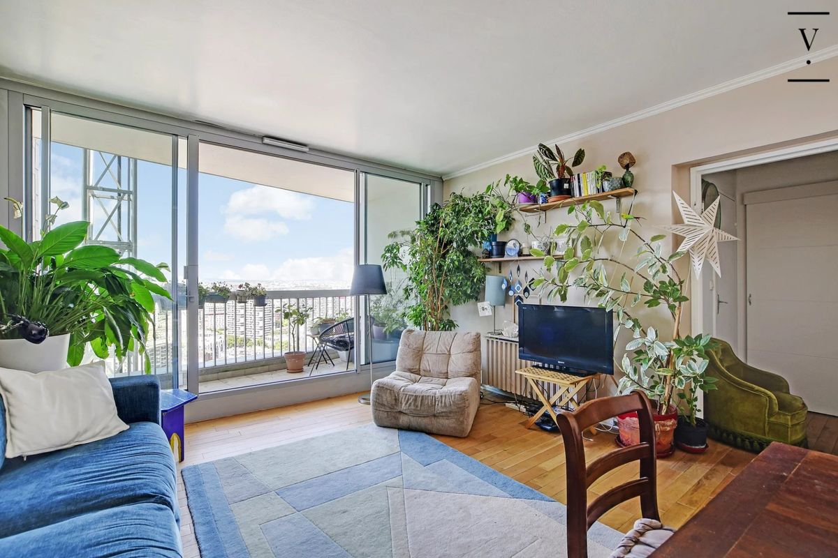 2 bedrooms Apartment in Paris, France No. 298148