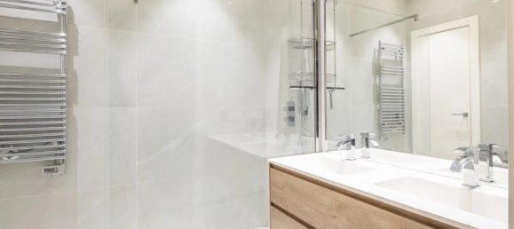 2 bedrooms Apartment in Nice, France No. 1930 2